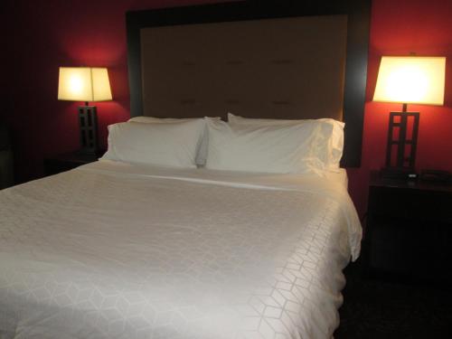 Holiday Inn Express Cloverdale - Greencastle, an IHG Hotel