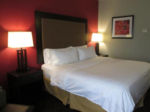 Holiday Inn Express Cloverdale - Greencastle, an IHG Hotel