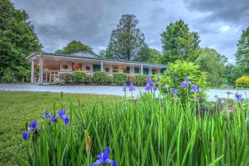 Linville Falls Lodge & Cottages - Spruce Pine