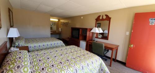 Economy Inn - image 10