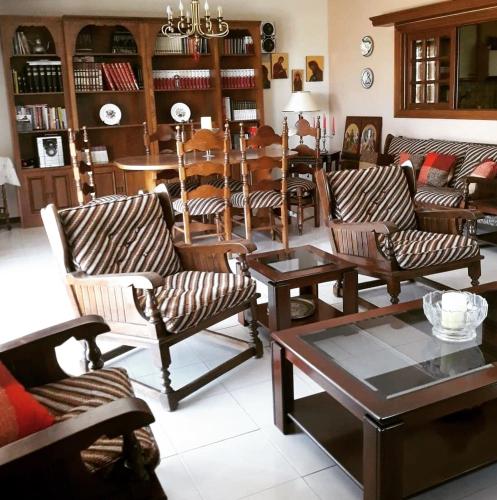 Fantastic villa, a 5 minute drive from the beach!, Афины (фото 3)
