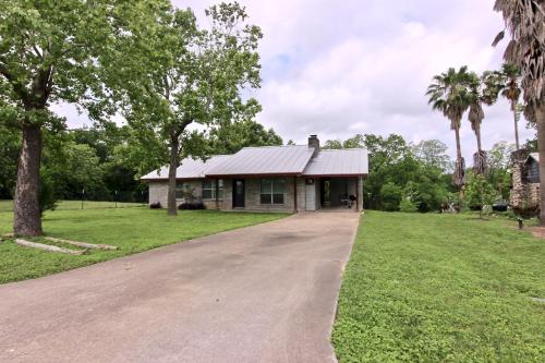 A szálláshely kívülről, The River House in San Marcos