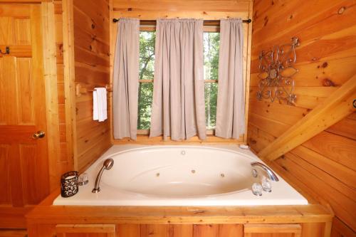 Horseshoe Hideaway - image 2