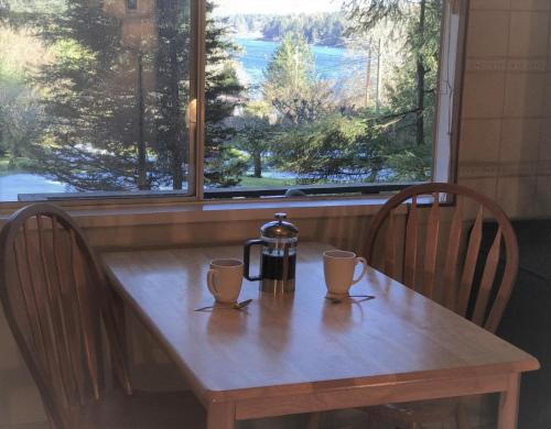 Driftwood Village Cottages in Sturdies Bay, Canada