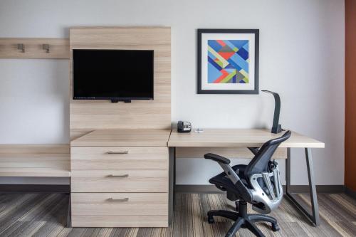 Holiday Inn Express Ontario by IHG in Creekside, USA