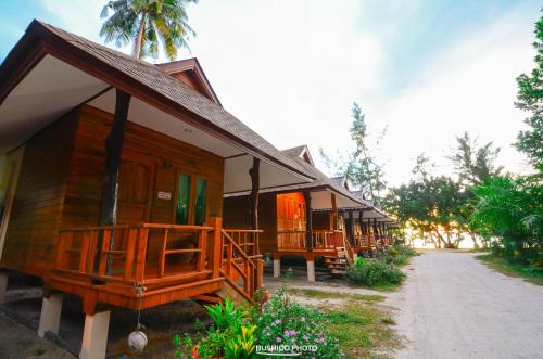 บ้านชายเล รีสอร์ท