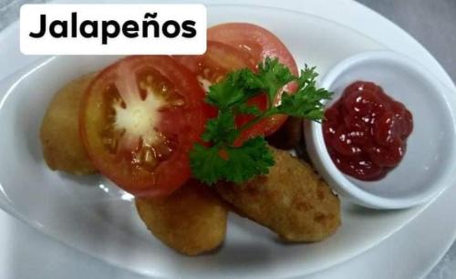 Їжа та напої, Bella's Beach Resort (A) in Bauang