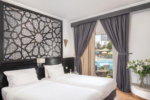 2 twin beds