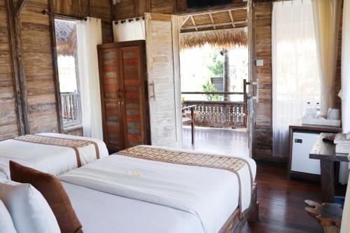 2 twin beds