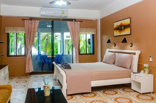 Where to stay in Phuket Karon Beach - Allstar Guesthouse