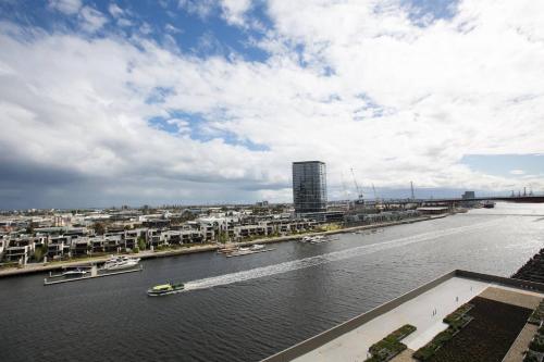 Delightful 2BR Riverview@Docklands