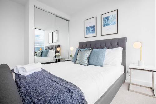 Delightful 2BR Riverview@docklands - Tap to explore photos
