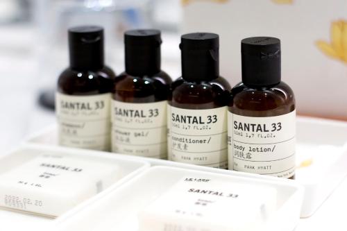 room detail thumbnail 2