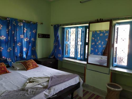 Double Room with Shared Bathroom image 1