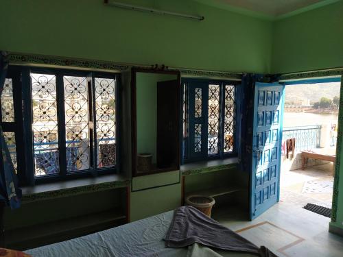 Double Room with Shared Bathroom image 3