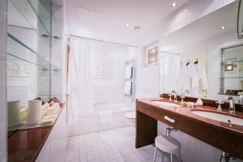 Classic Junior Suite with Balcony