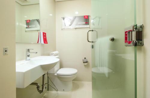 Ванная комната, Red Planet Manila Aseana City in Манила