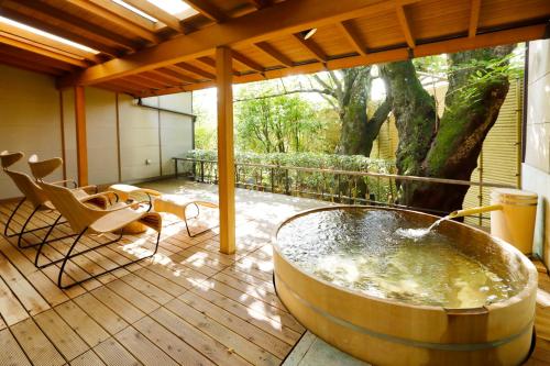 room detail thumbnail 2