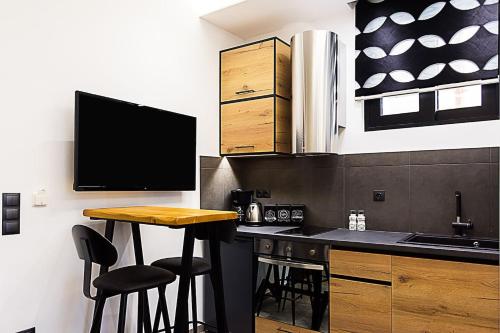 Centrally located studio next to Syntagma sq.