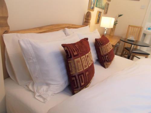 Double room with private bathroom in Flat London centre, Londyn