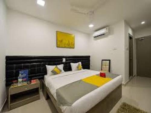 Cosy Room With Private Bath And Work Desk