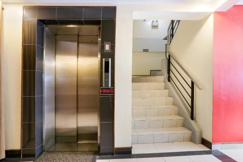 Alley 8 Makati - 출입구