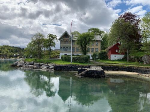 . Skjerjehamn