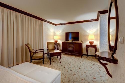 Shiroka Laka Hotel - image 7