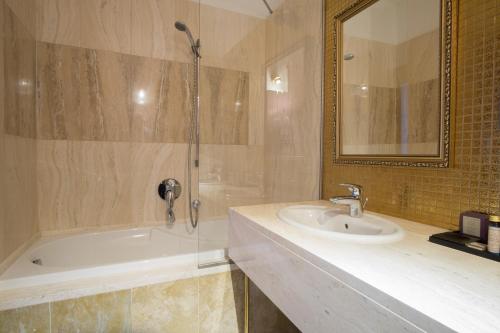 Boutique Hotel Slávia - image 3