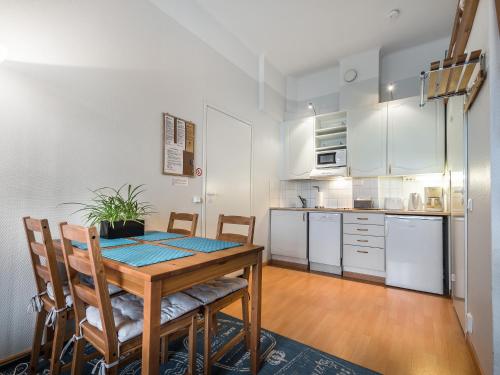 Kitchen, Citykoti Downtown Apartments near Sibelius Park