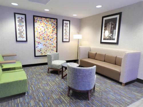 Holiday Inn Express Hotel & Suites Largo-Clearwater, an IHG Hotel