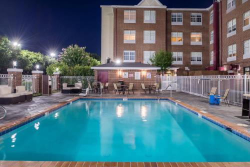 Holiday Inn and Suites Addison an IHG Hotel - image 21