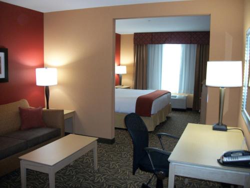 Holiday Inn Express - Cortland