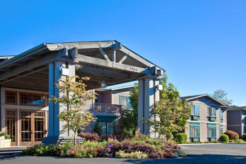 Exterior view, Holiday Inn Express & Suites Carpinteria in Carpinteria (CA)