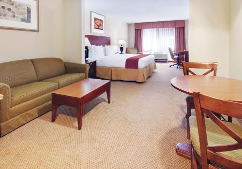 Holiday Inn Express Hotel & Suites Canton, an IHG Hotel