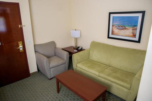 Holiday Inn Express Hotel & Suites Cocoa an IHG Hotel - main image