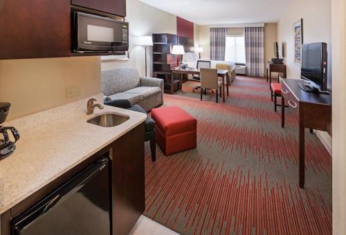 Holiday Inn Express Hotel and Suites Duncan an IHG Hotel - image 4
