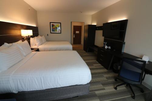 Holiday Inn Express & Suites - Coffeyville