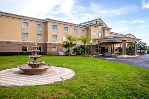 Holiday Inn Express & Suites Cocoa, an IHG Hotel