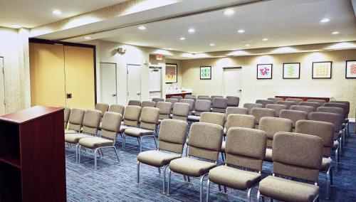 Holiday Inn Express Hotel & Suites Corona an IHG Hotel - image 6