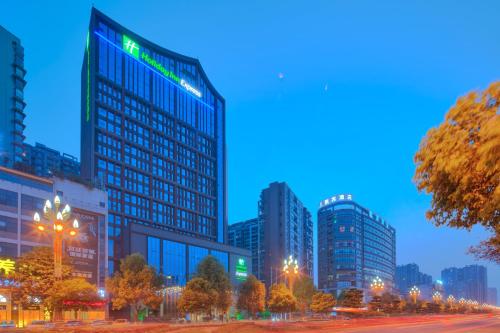 . Holiday Inn Express Leshan City Square, an IHG Hotel