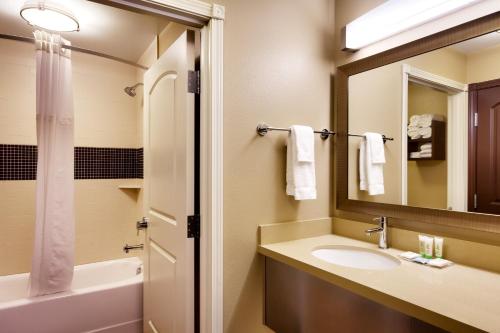 Staybridge Suites Cheyenne an IHG Hotel - image 8