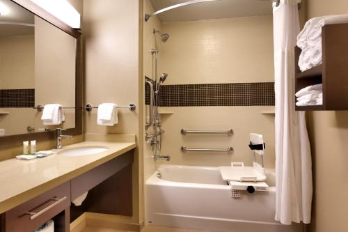 2 bedrooms, 4 beds