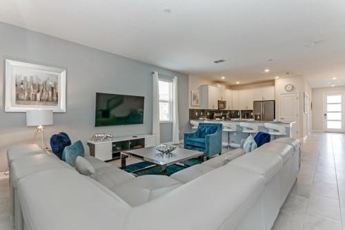 Superior 9 Bed Games Room Pool Spa Themed Rooms! Home - image 3