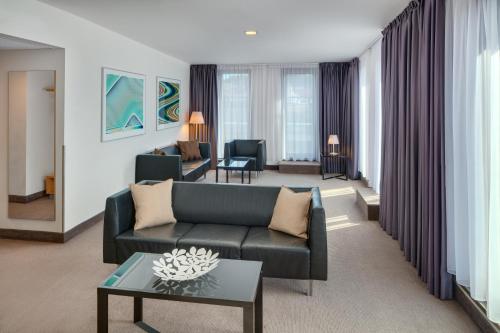 Executive Suite image 5