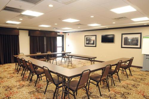 Holiday Inn Express & Suites Cambridge an IHG Hotel - image 3