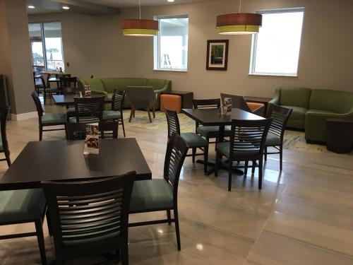 Holiday Inn Hotel & Suites Daytona Beach On The Ocean an IHG Hotel - image 4