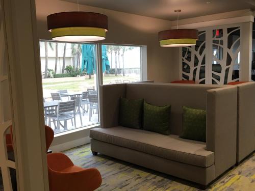 Holiday Inn Hotel & Suites Daytona Beach On The Ocean an IHG Hotel - image 9