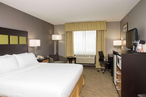 Holiday Inn Express & Suites Danville an IHG Hotel - image 2