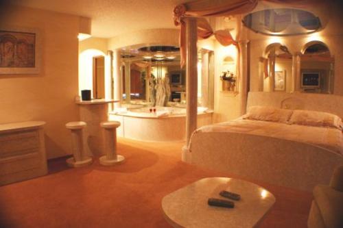 Designer Inn and Suites - main image